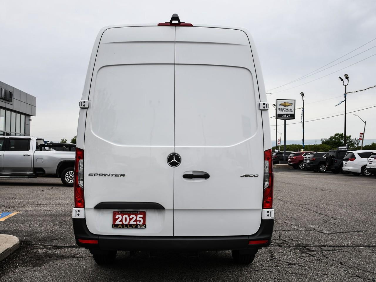 2025 Mercedes-Benz Sprinter 2500 High Roof 4-Cyl Diesel High Roof Photo4