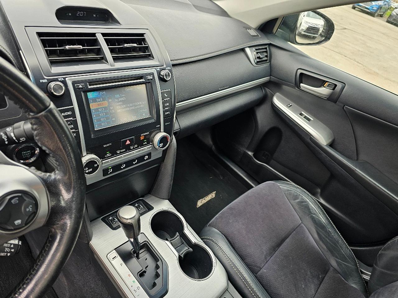 2012 Toyota Camry SE/ VERY CLEAN / NO ACCIDENT / SUNROOF / REAR CAM Photo