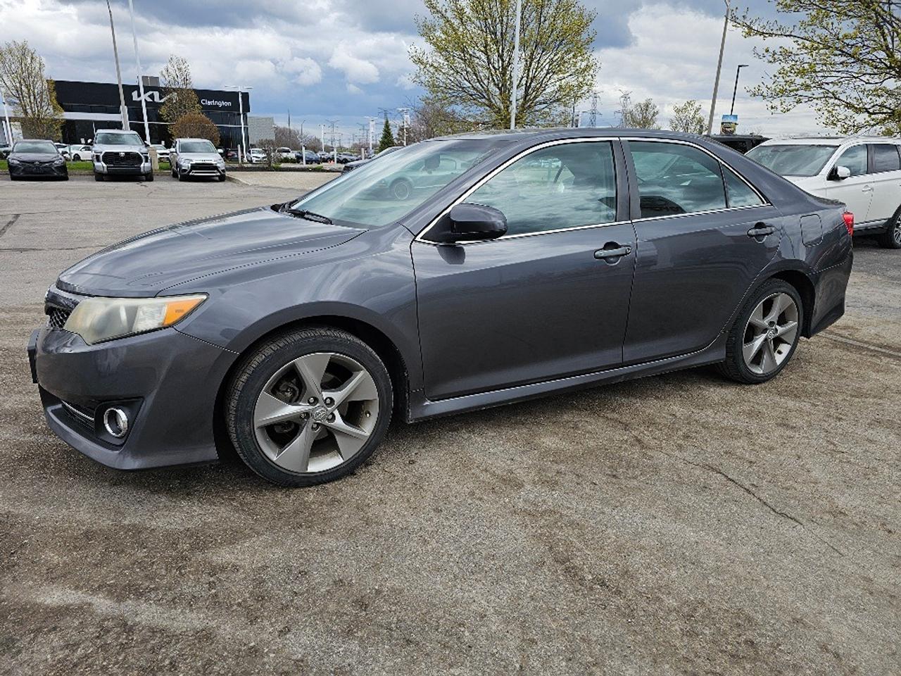 2012 Toyota Camry SE/ VERY CLEAN / NO ACCIDENT / SUNROOF / REAR CAM Photo