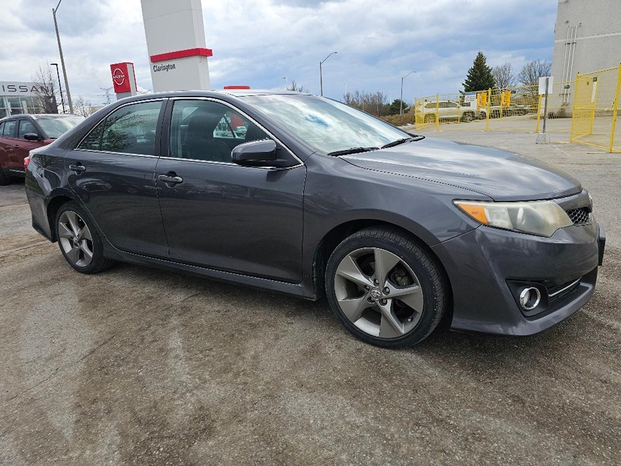 2012 Toyota Camry SE/ VERY CLEAN / NO ACCIDENT / SUNROOF / REAR CAM Photo