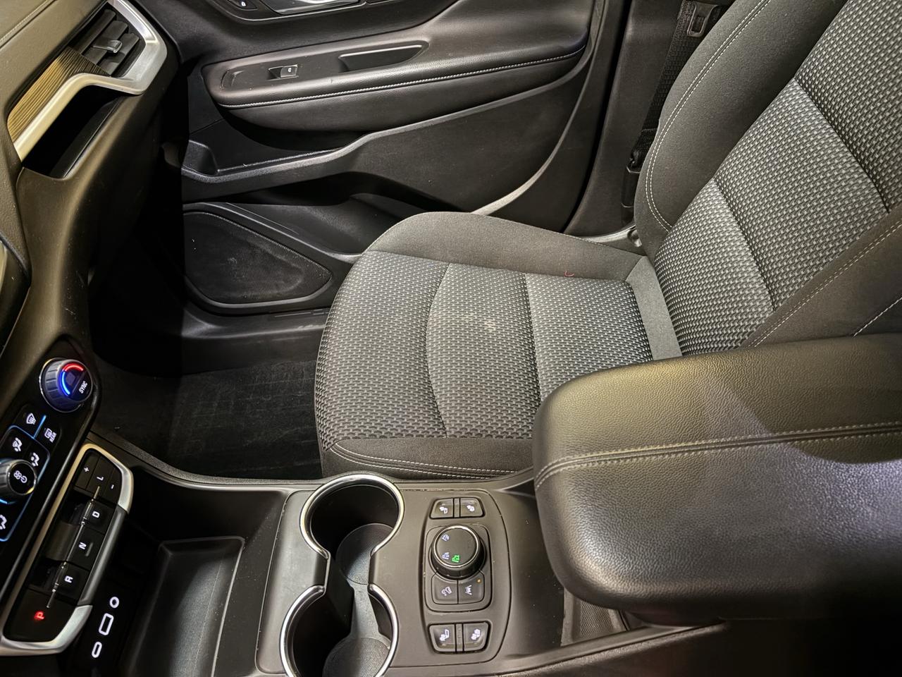 2024 GMC Terrain SLE Photo