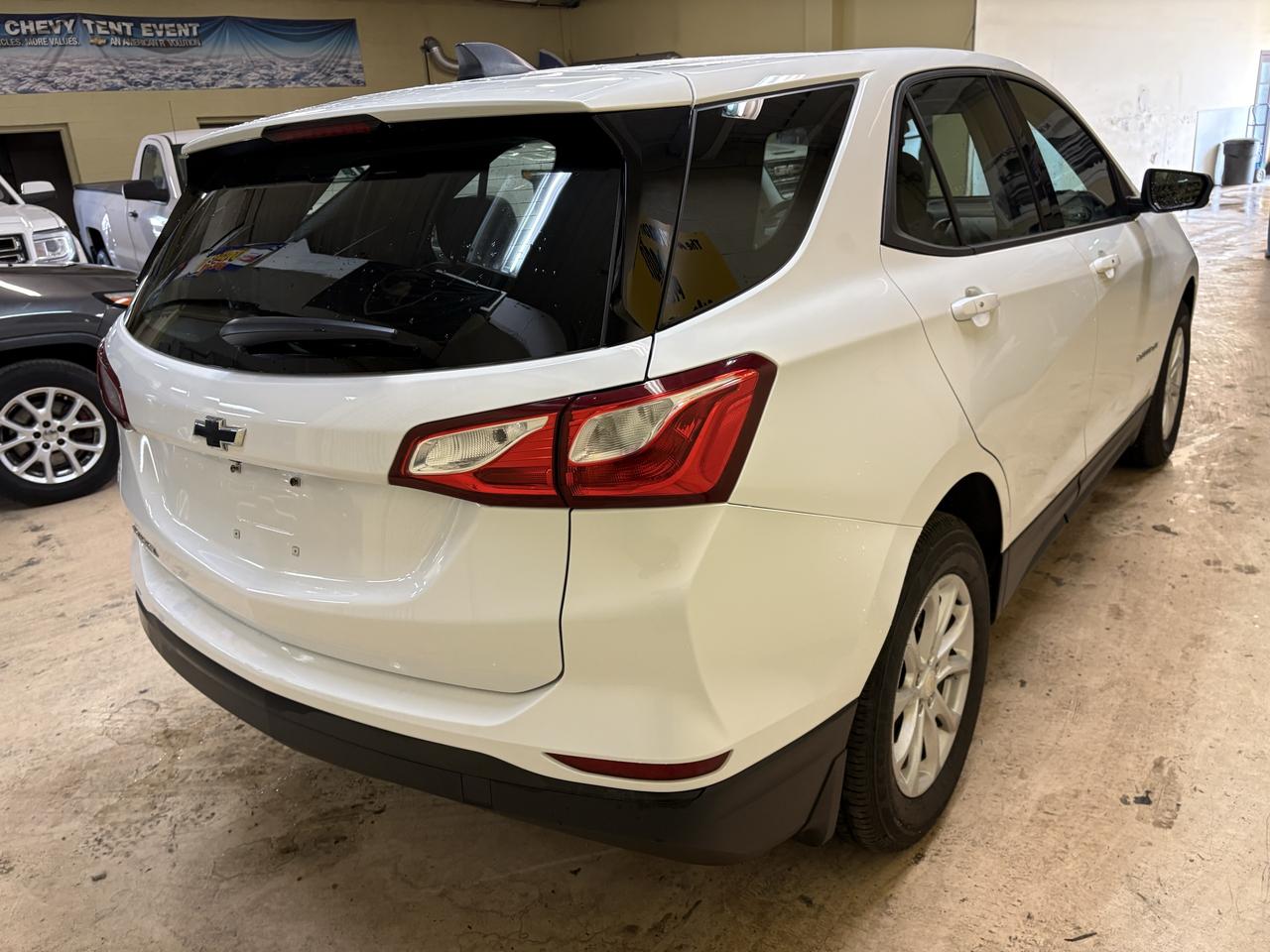 2019 Chevrolet Equinox LS Photo4