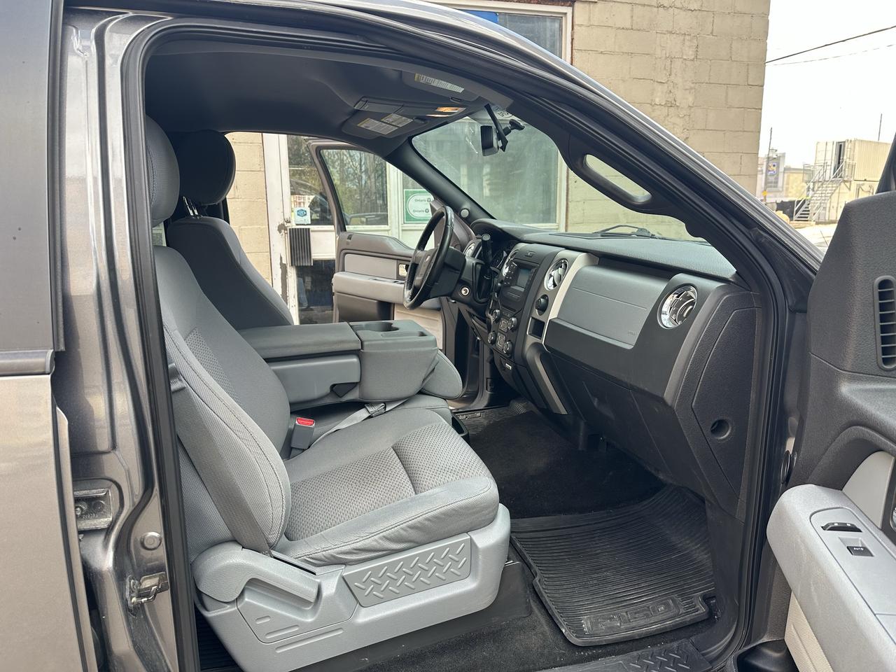 2013 Ford F-150 XLT Photo