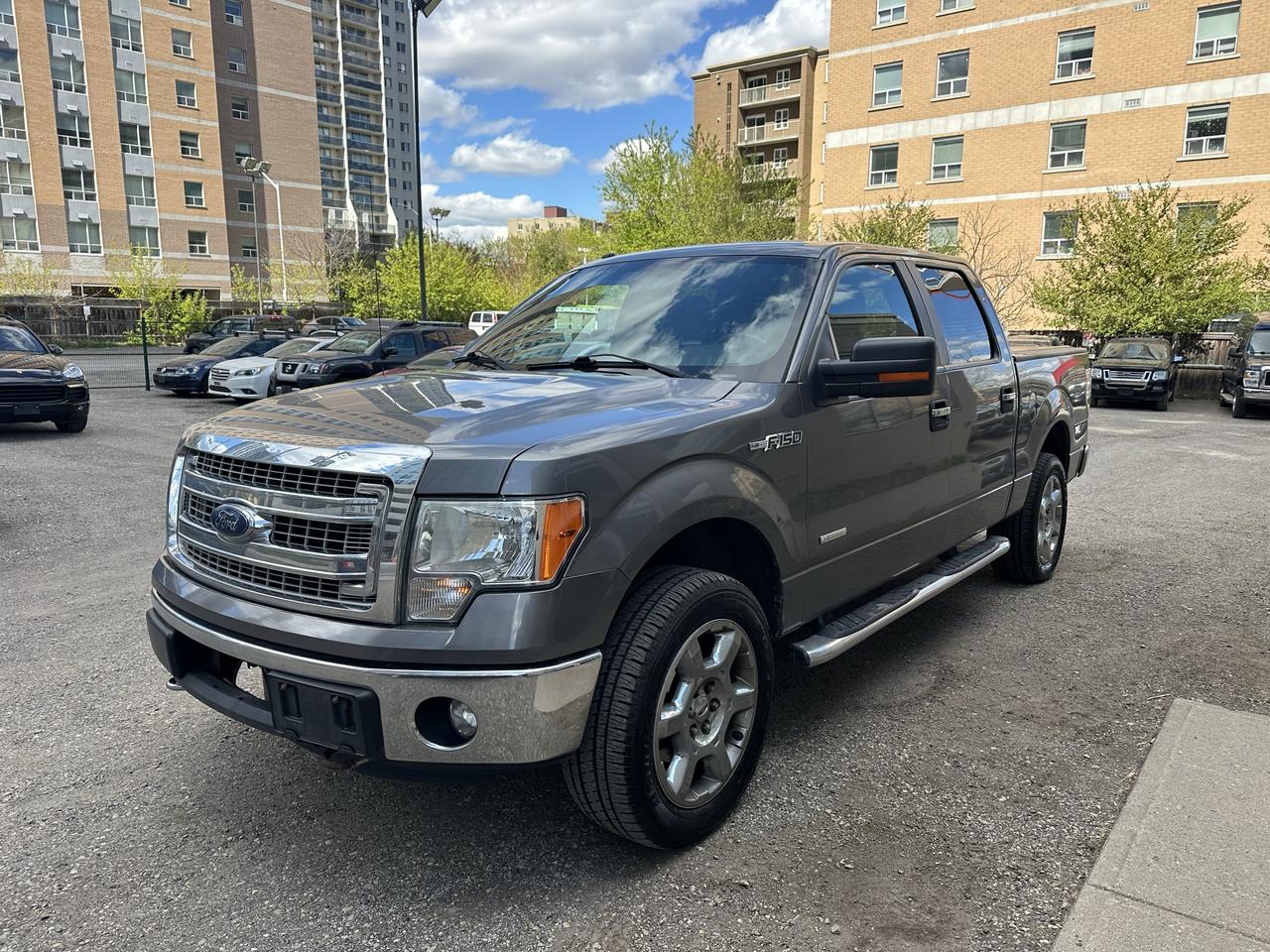 2013 Ford F-150 XLT Photo2
