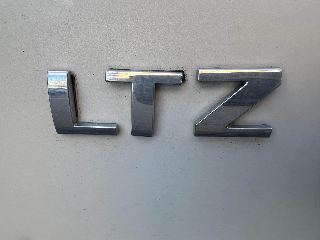 2012 Chevrolet Silverado 1500 4WD Crew Cab 143.5" LTZ Photo4
