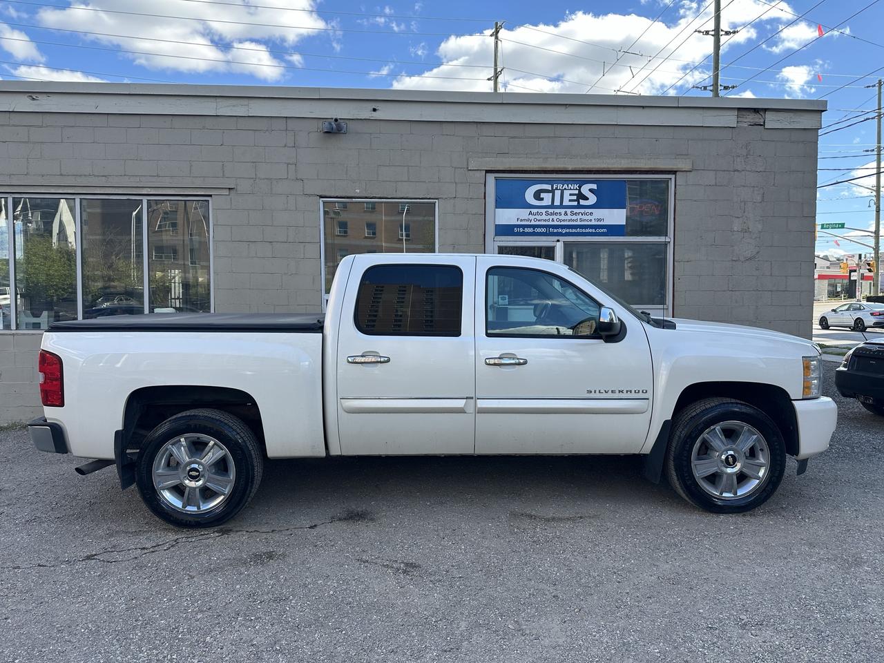 2012 Chevrolet Silverado 1500 4WD Crew Cab 143.5" LTZ Photo2