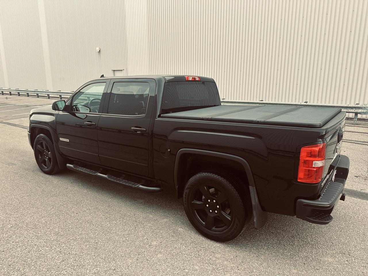 2017 GMC Sierra 1500 Crew Cab SLE Elevation Pkg Triple Black Loaded Photo4