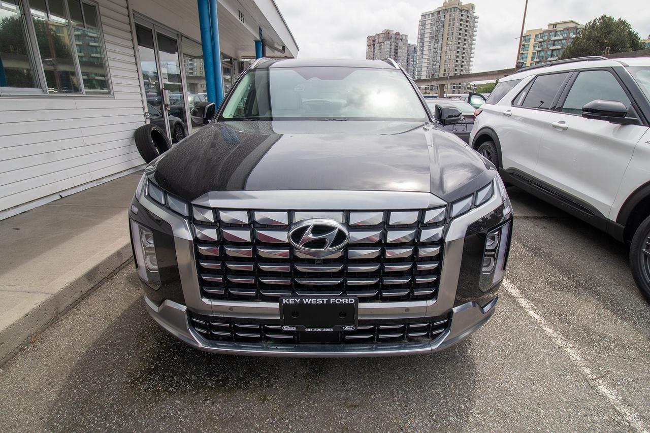 2024 Hyundai PALISADE Ultimate Calligraphy w/Beige 7-Passenger AWD Photo2