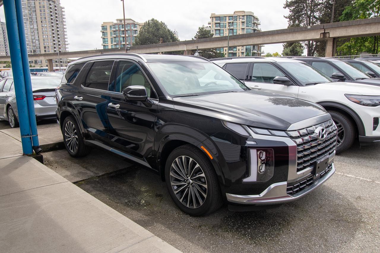 2024 Hyundai PALISADE Ultimate Calligraphy w/Beige 7-Passenger AWD Photo3