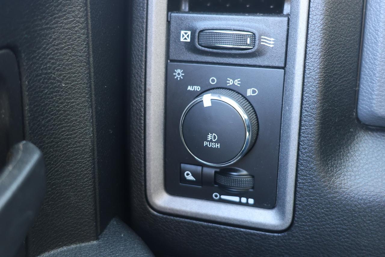 2020 RAM 1500 Classic 5.7L HEMI V8 4x4 - CAMERA|HEATED SEAT|REMOTE START Photo