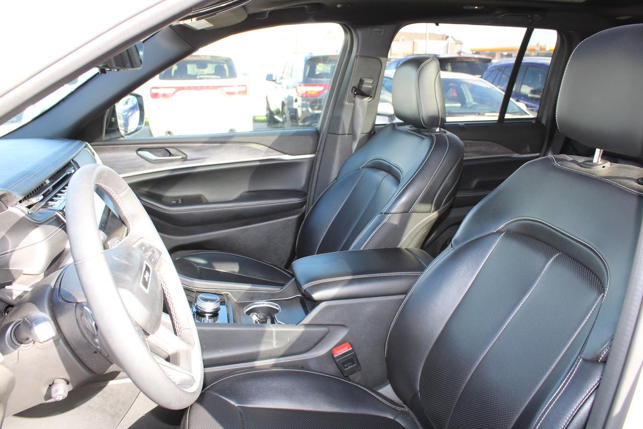 2024 Jeep Grand Cherokee LIMITED 4X4 Photo