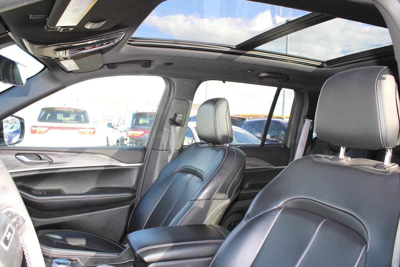 2024 Jeep Grand Cherokee LIMITED 4X4 Photo