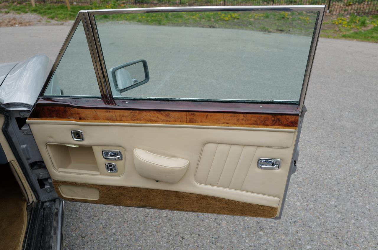 1991 Rolls Royce Corniche 3 Photo