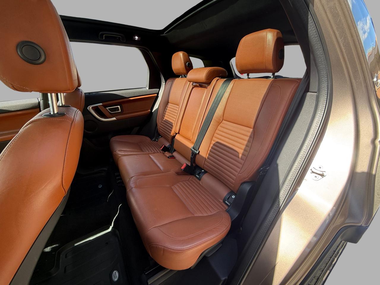2015 Land Rover Discovery Sport 4WD 4dr HSE LUXURY Photo