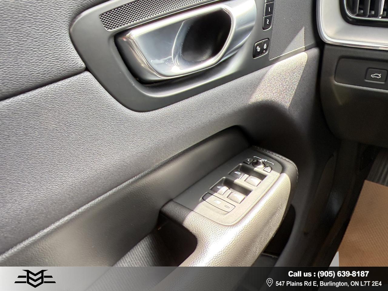 2023 Volvo XC60 B5 AWD CORE - Navigation System - Leather !!! Photo