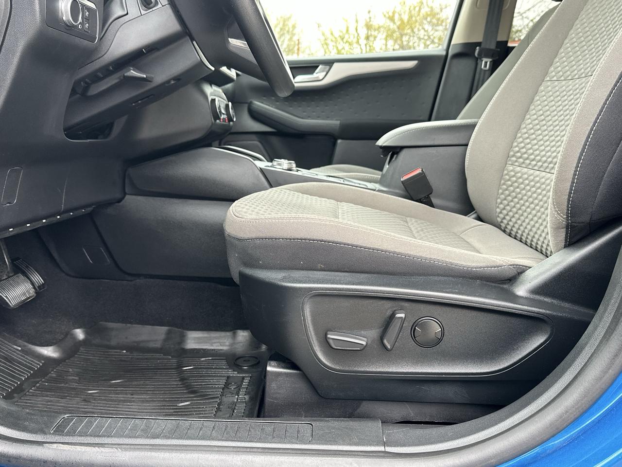 2020 Ford Escape SE Photo
