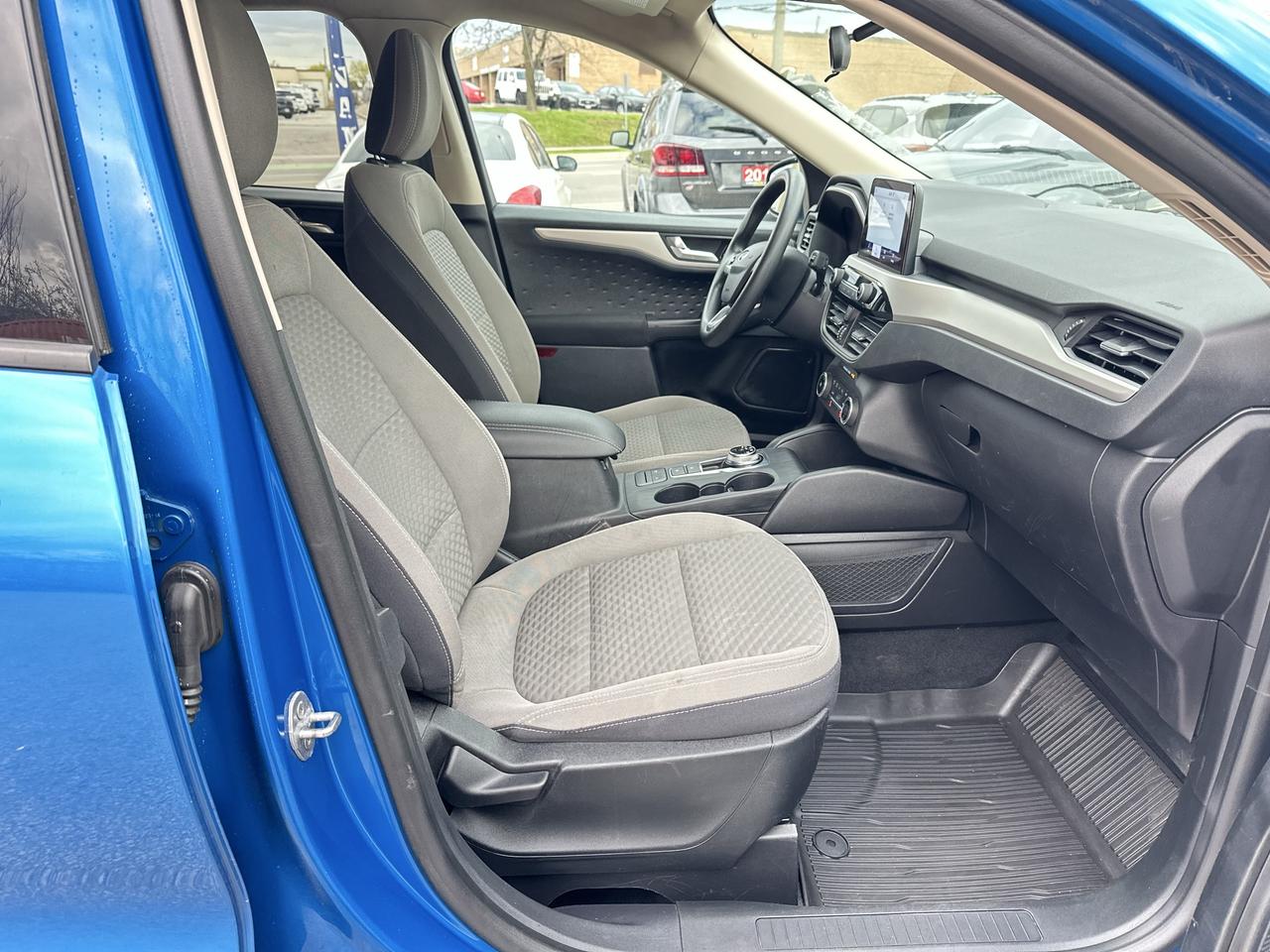 2020 Ford Escape SE Photo