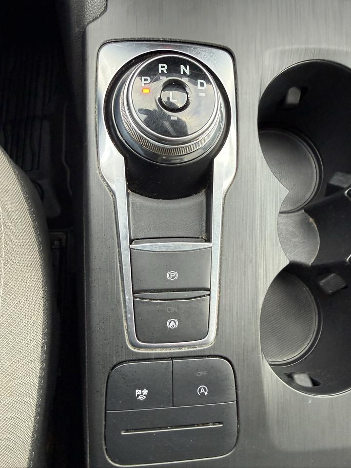 2020 Ford Escape SE Photo