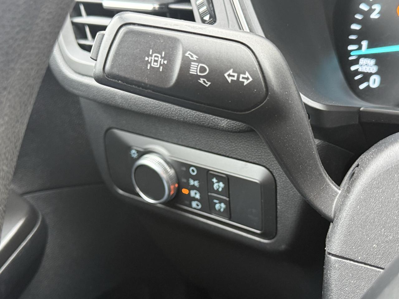 2020 Ford Escape SE Photo