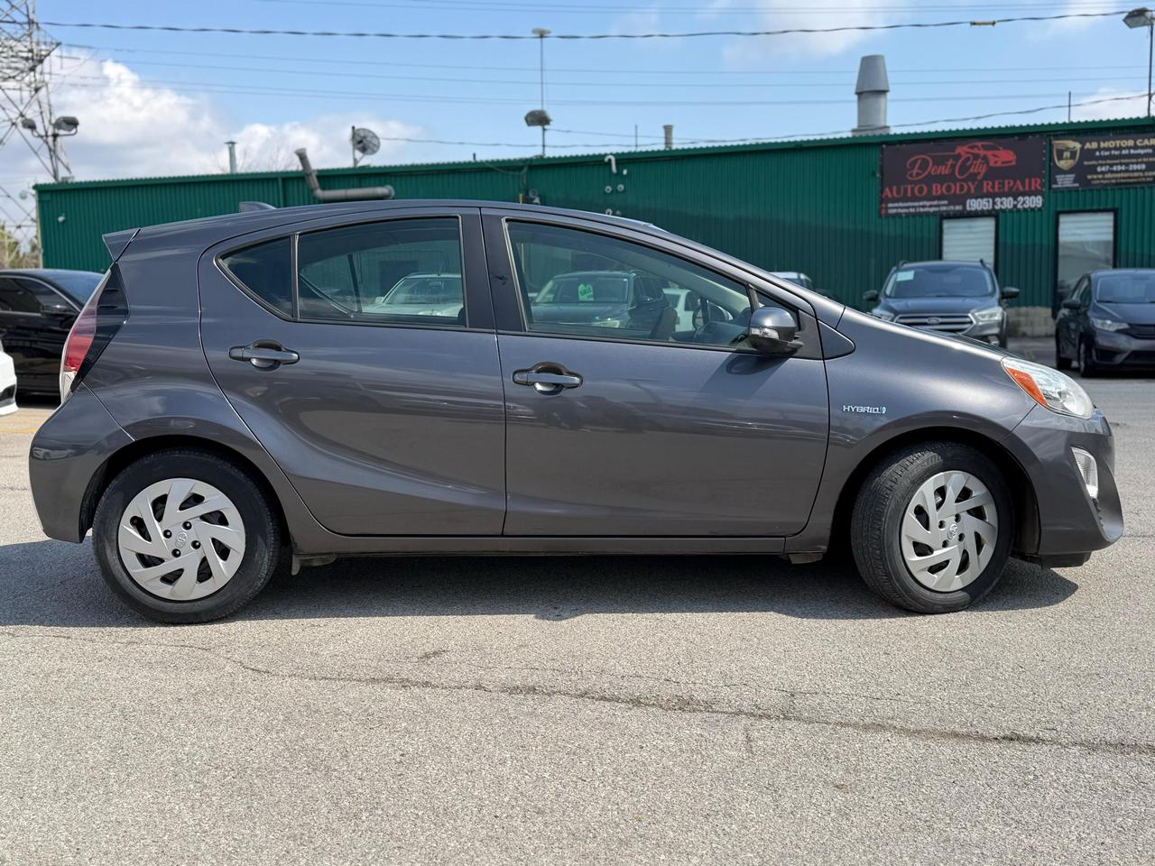 2016 Toyota Prius c Technology Photo