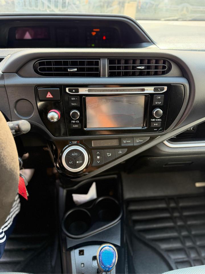 2016 Toyota Prius c Technology Photo