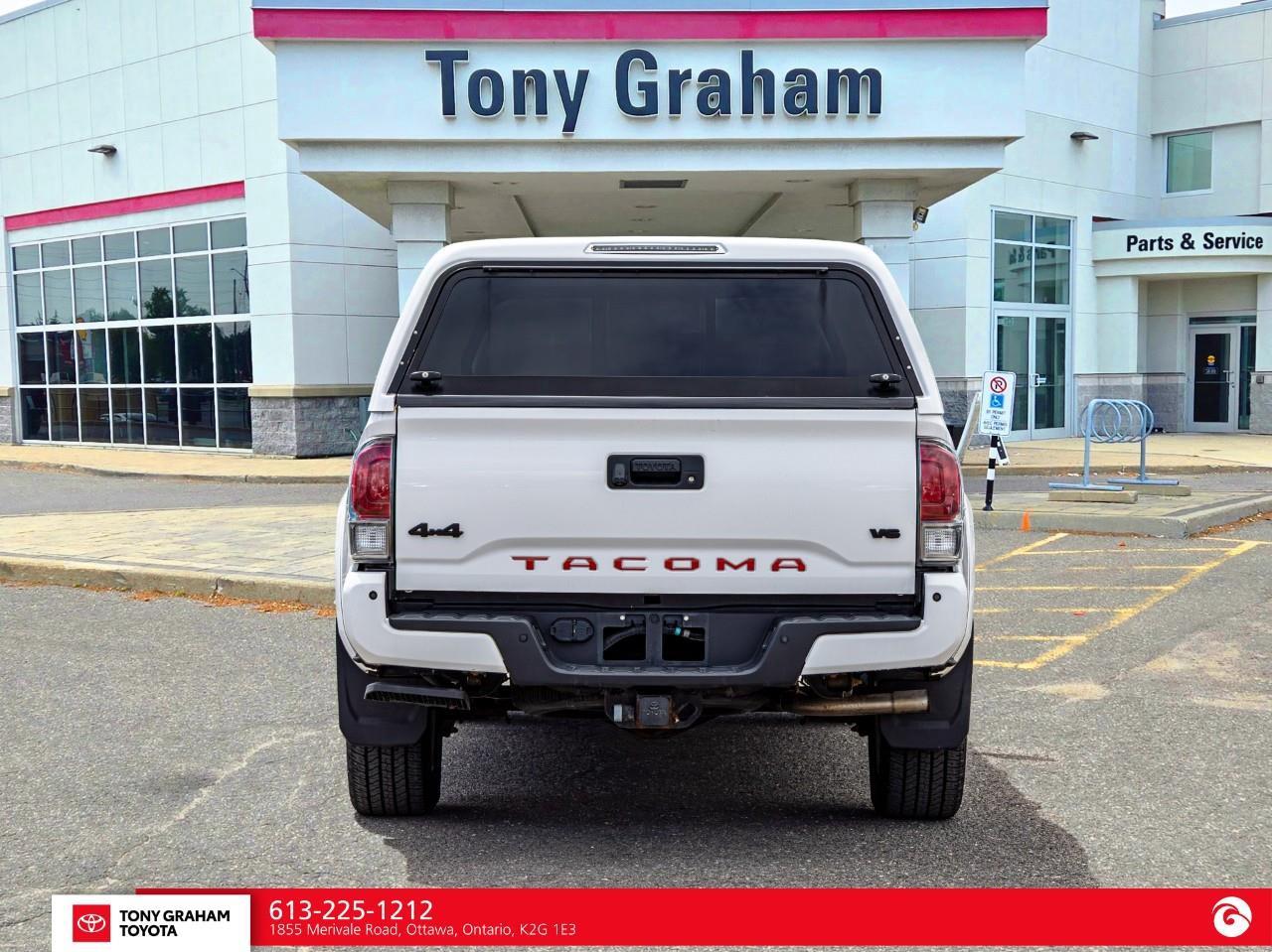 2018 Toyota Tacoma LIMITED Photo