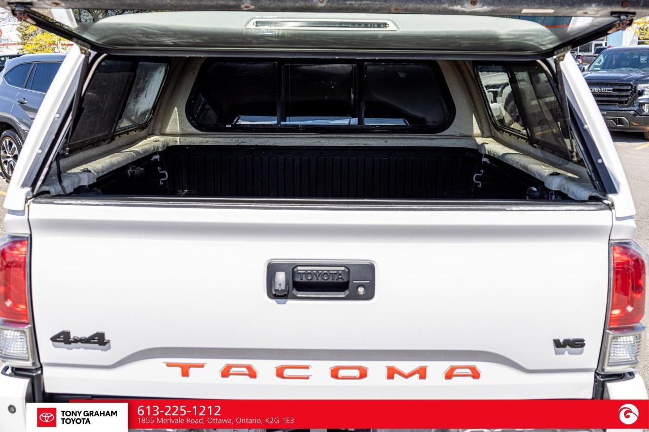 2018 Toyota Tacoma LIMITED Photo