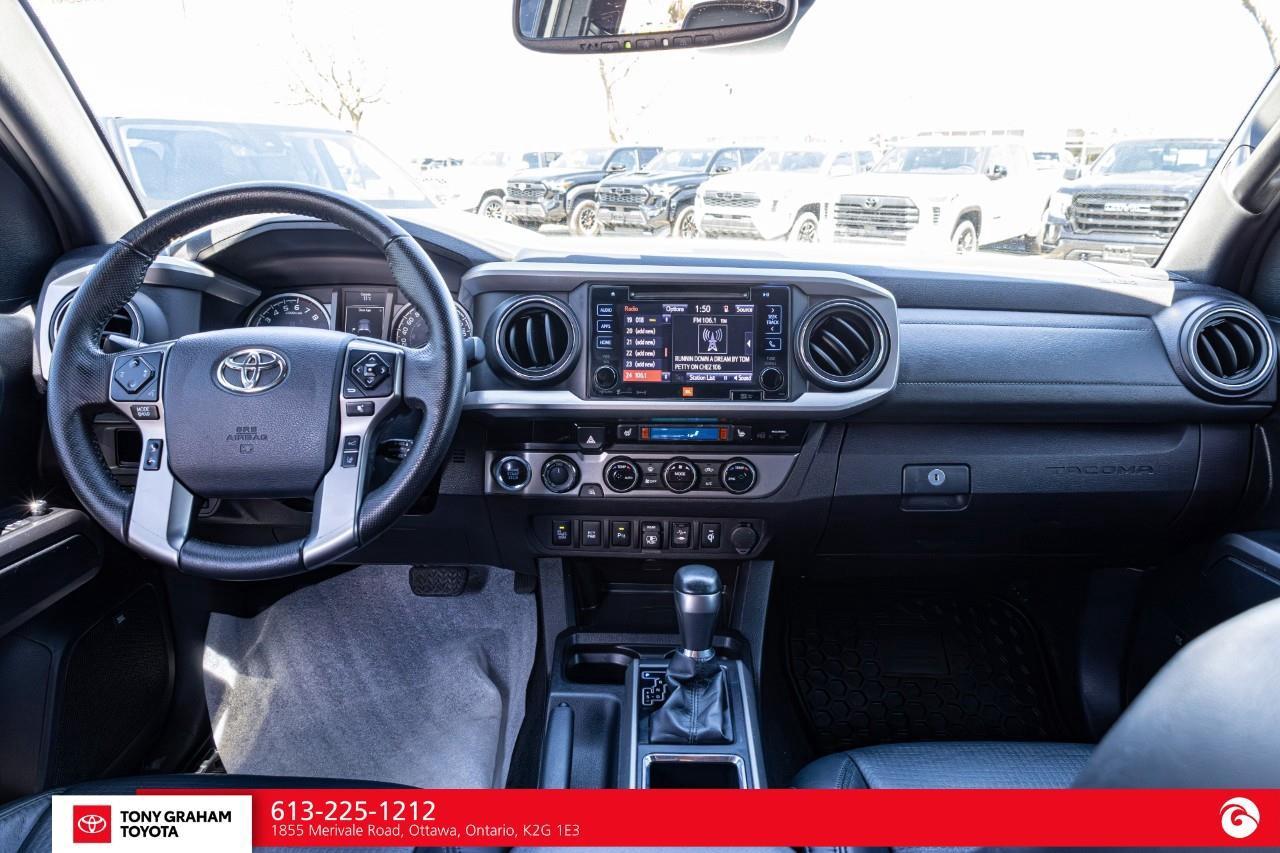 2018 Toyota Tacoma LIMITED Photo