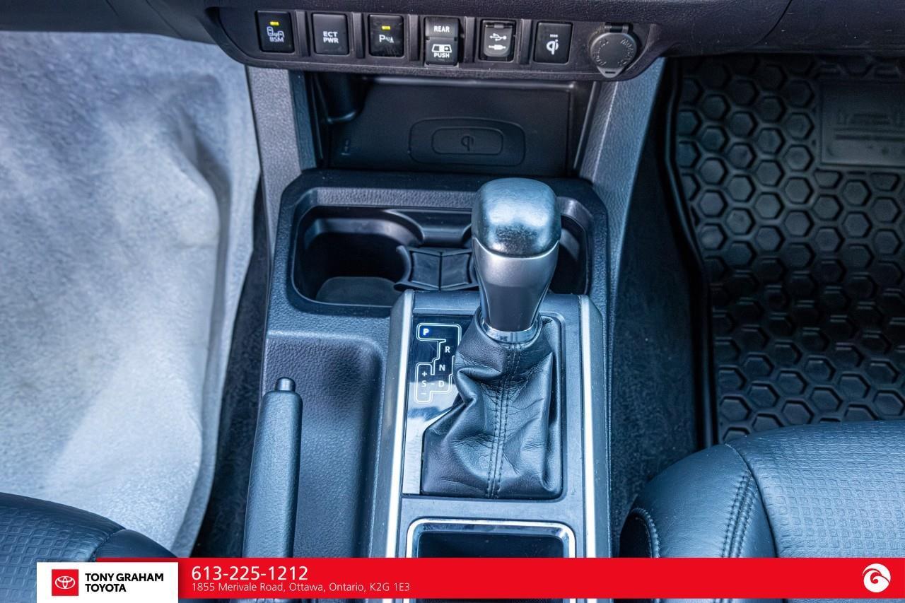 2018 Toyota Tacoma LIMITED Photo