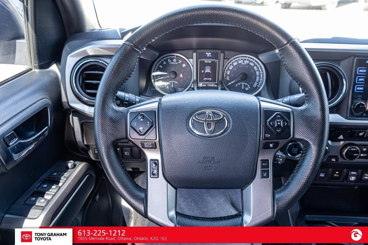 2018 Toyota Tacoma LIMITED Photo