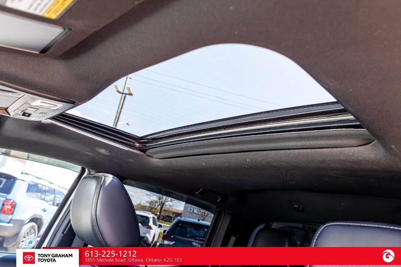2018 Toyota Tacoma LIMITED Photo