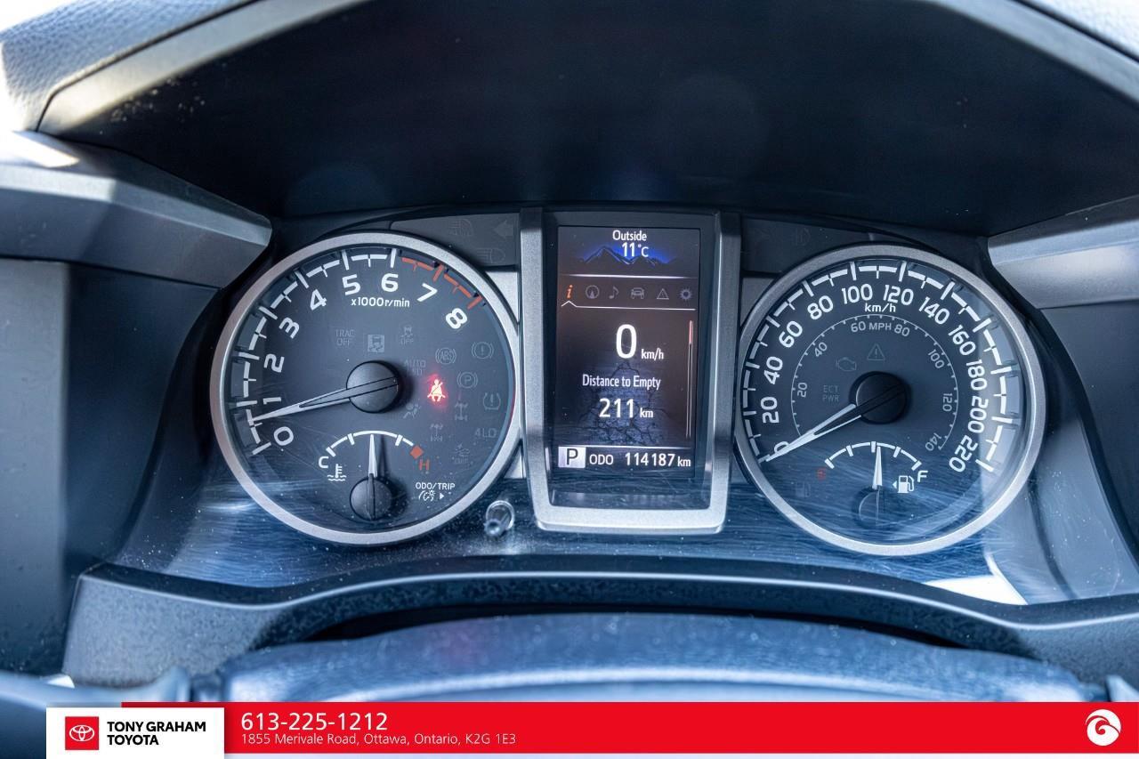 2018 Toyota Tacoma LIMITED Photo