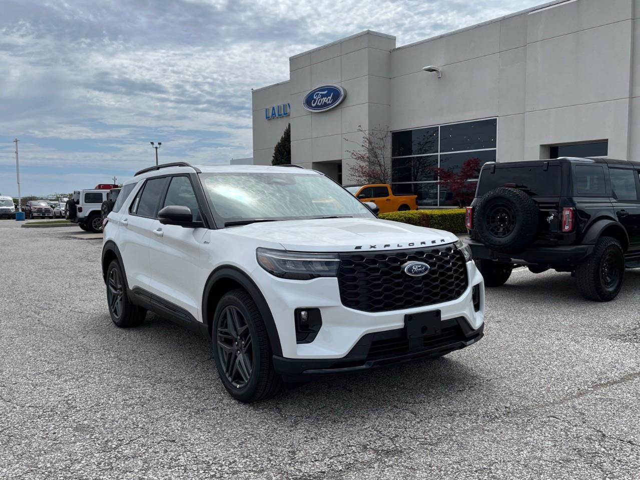 2026 Ford Explorer ST-Line Photo
