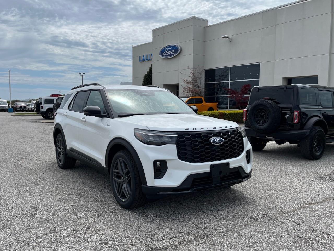 2026 Ford Explorer ST-Line Photo
