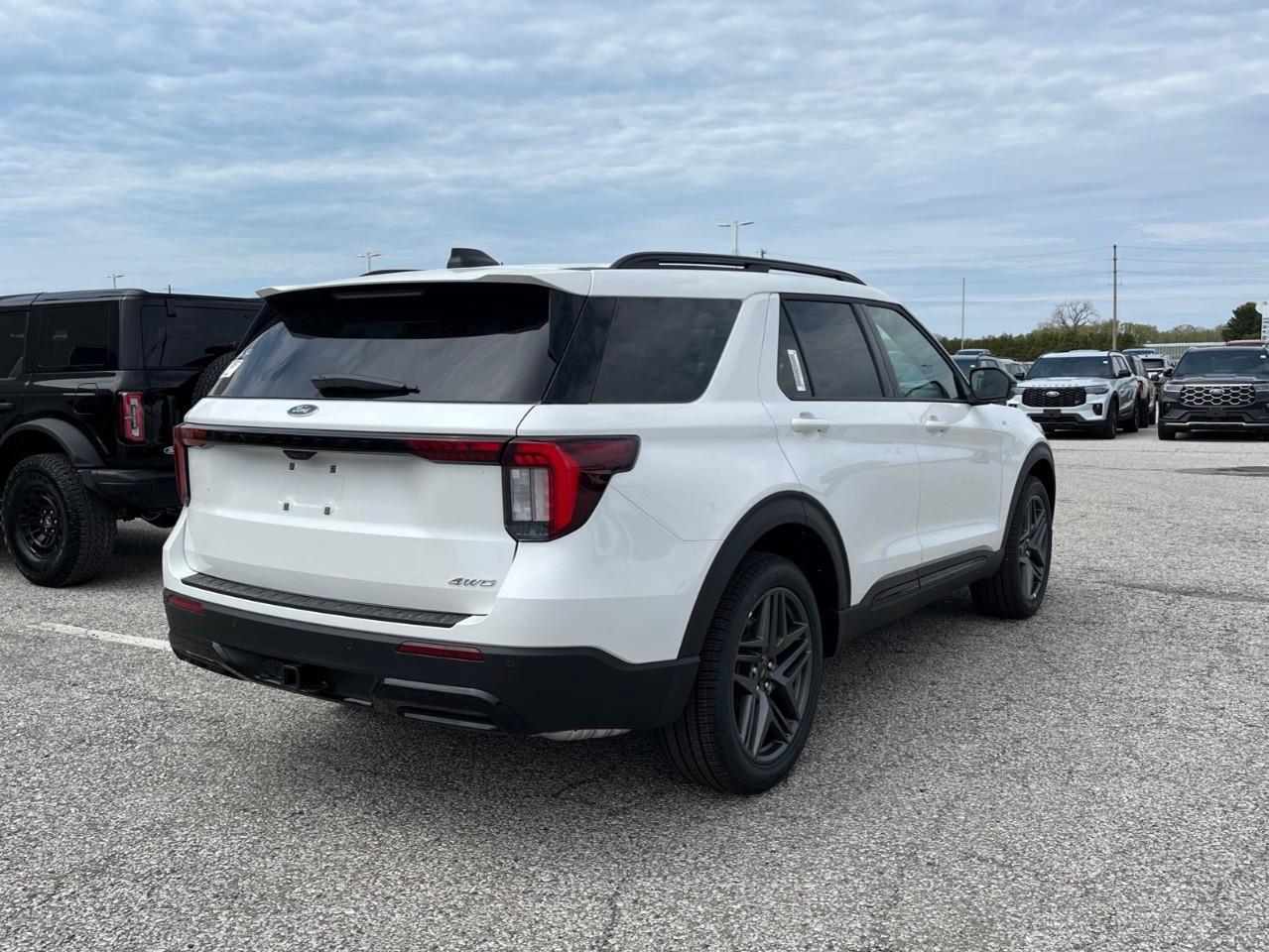 2026 Ford Explorer ST-Line Photo