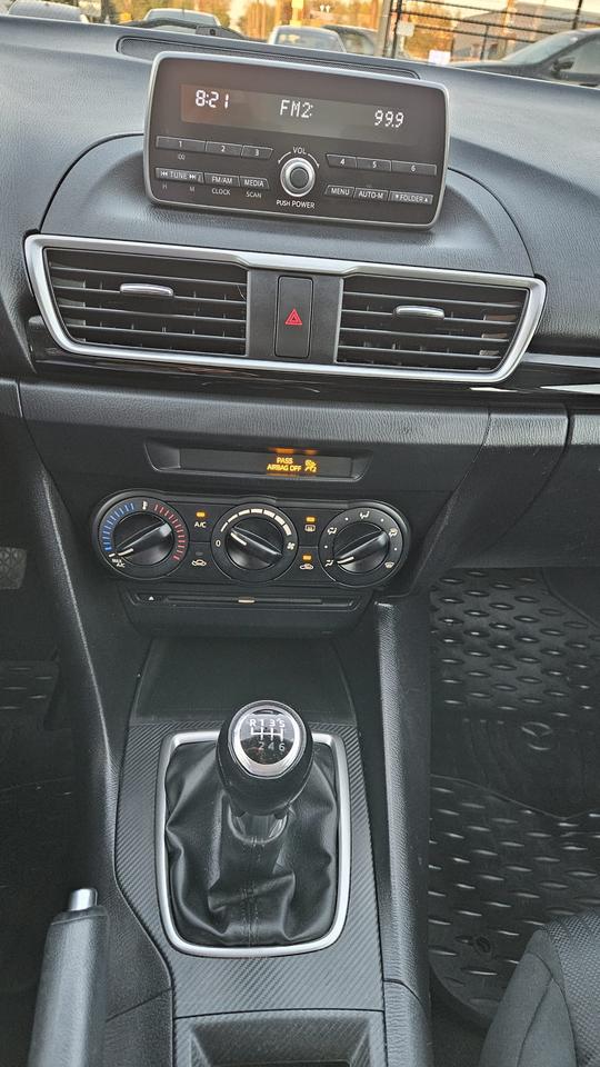 2015 Mazda MAZDA3 GX Photo