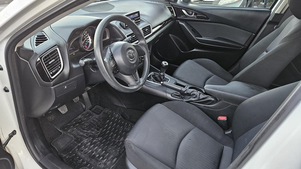 2015 Mazda MAZDA3 GX Photo