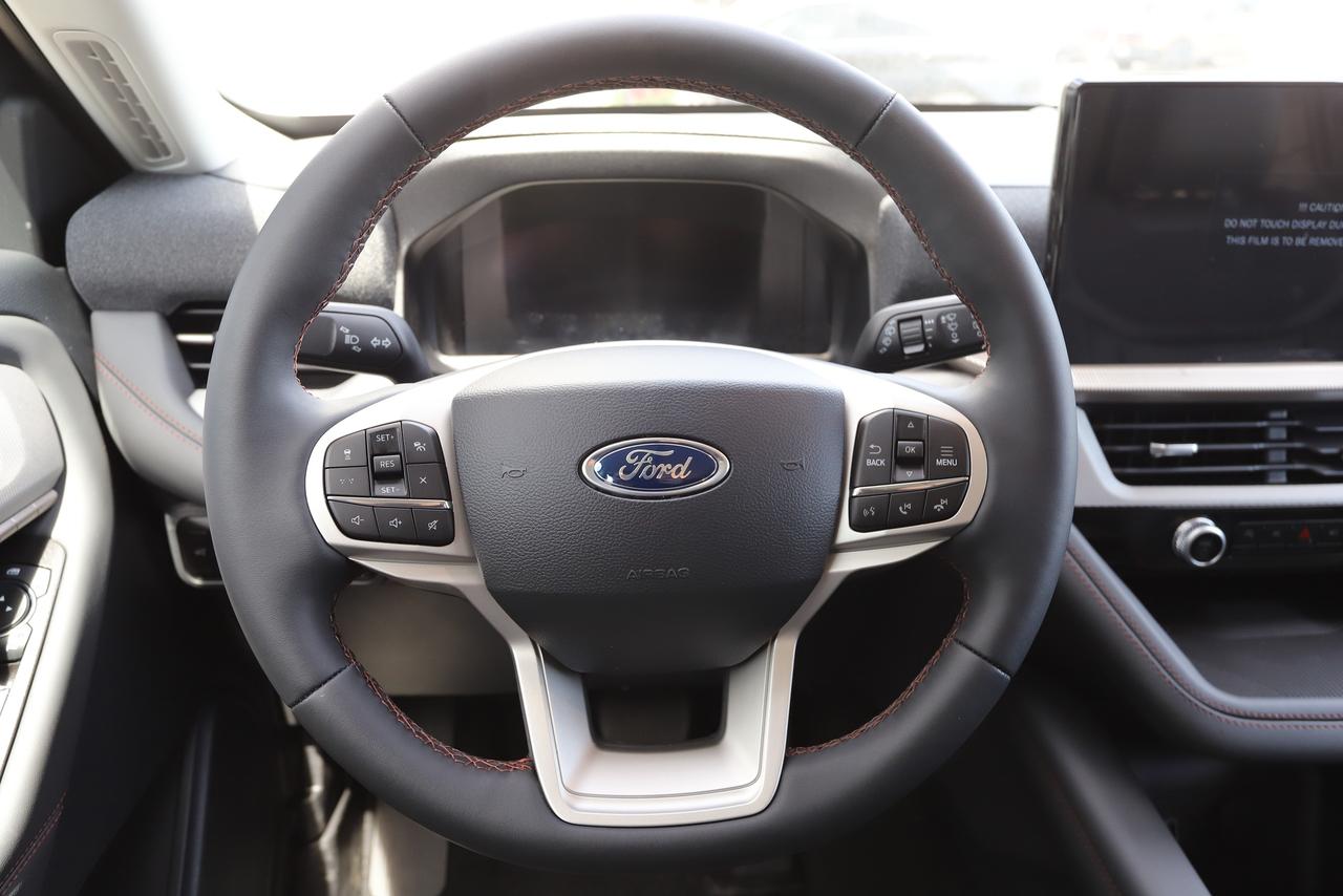 2026 Ford Explorer Active w/200A Pkg 4WD Photo