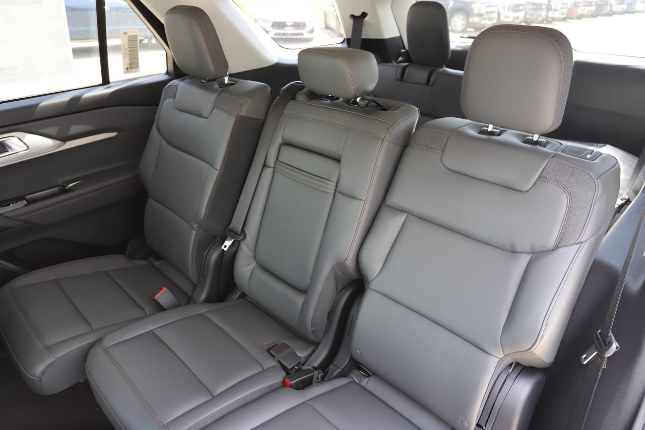 2026 Ford Explorer Active w/200A Pkg 4WD Photo