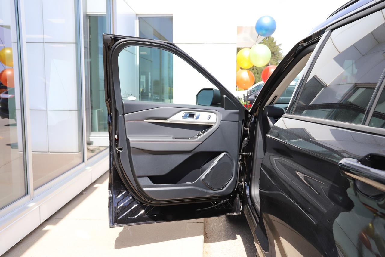 2026 Ford Explorer Active w/200A Pkg 4WD Photo