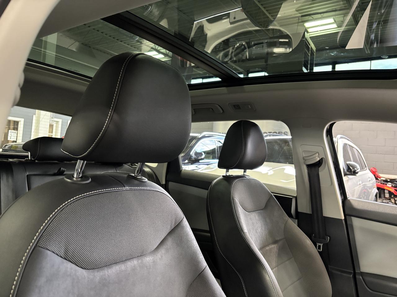 2022 Volkswagen Taos Comfortline|4MOTION|AWD|PANOROOF|BACKUPCAM|LEATHER Photo