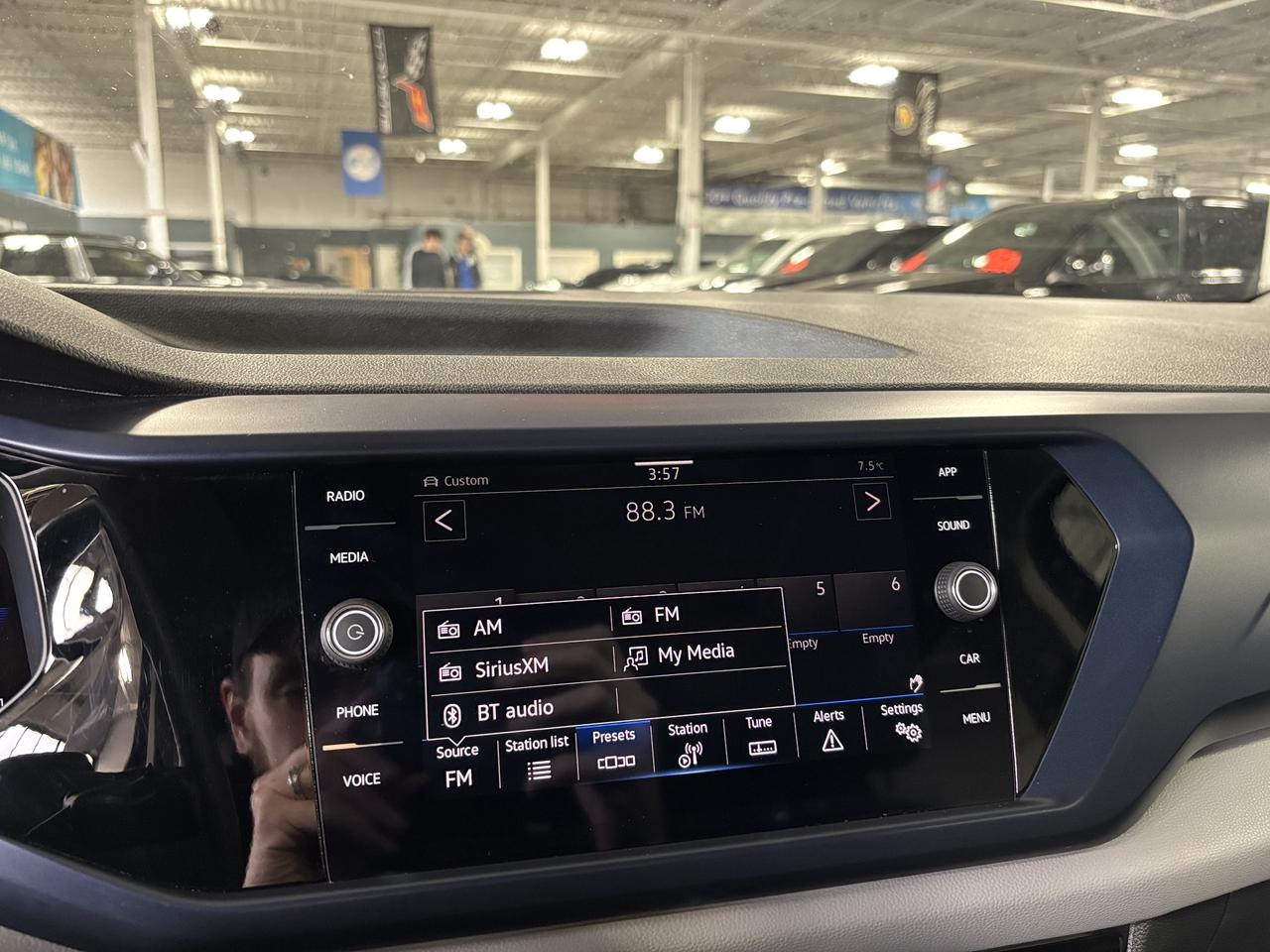 2022 Volkswagen Taos Comfortline|4MOTION|AWD|PANOROOF|BACKUPCAM|LEATHER Photo