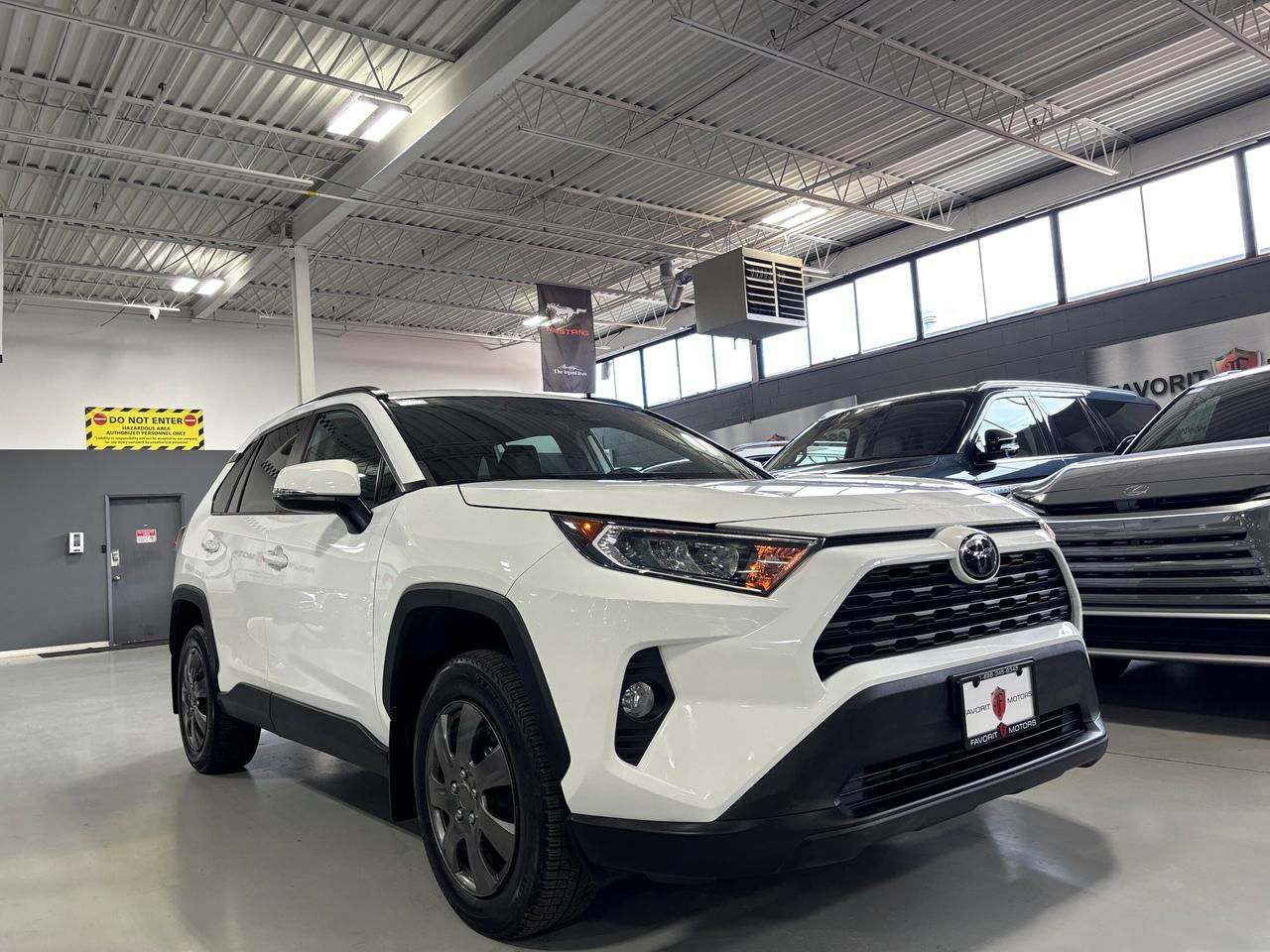 2021 Toyota RAV4 XLE AWD|SUNROOF|HEATEDSEATS|HEATEDWHEEL|LEATHER|+ Photo