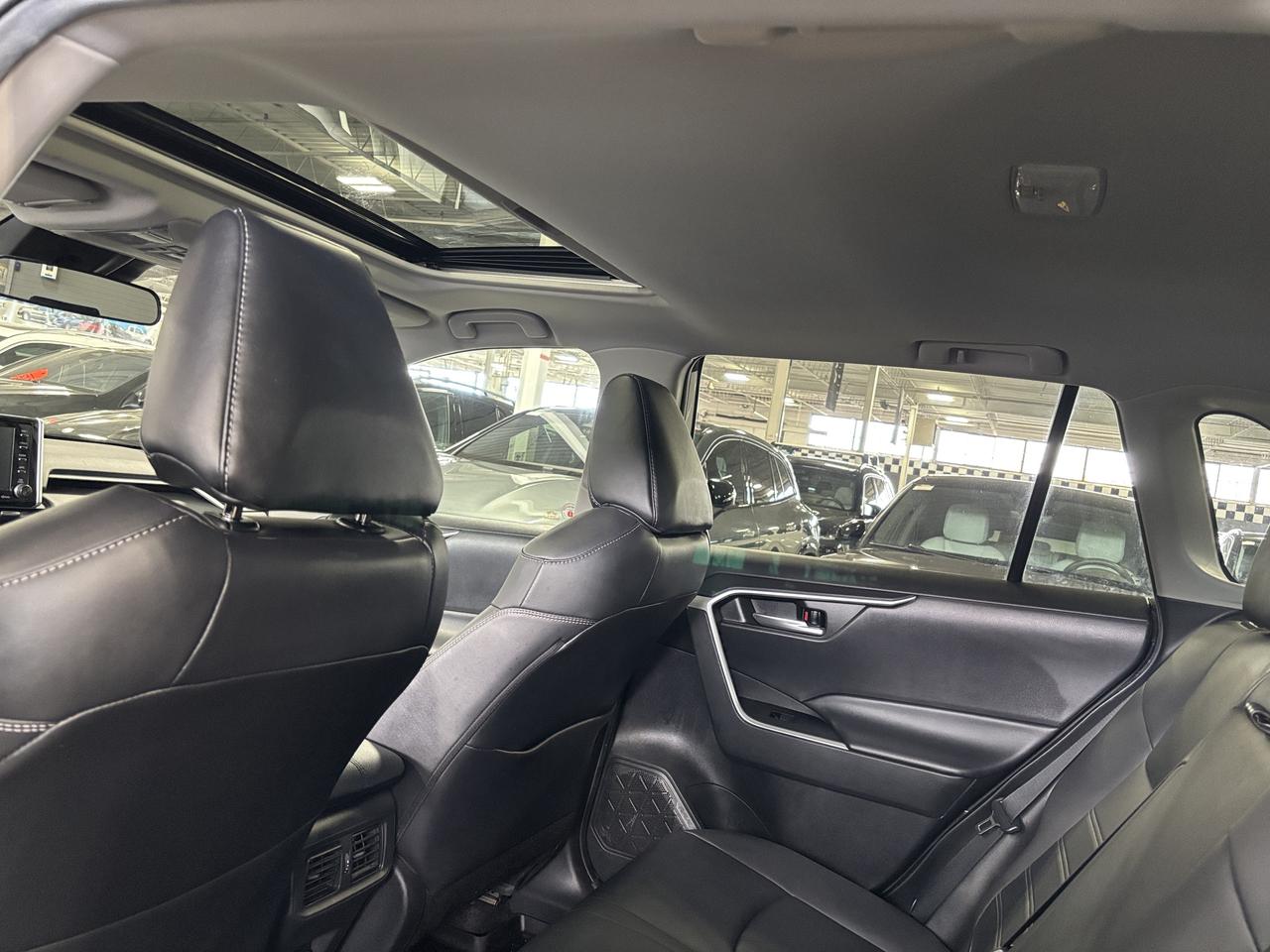 2021 Toyota RAV4 XLE AWD|SUNROOF|HEATEDSEATS|HEATEDWHEEL|LEATHER|+ Photo