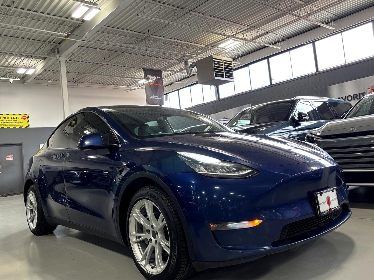 2021 Tesla Model Y Long Range|AWD|AUTOSTEER|NAV|PANOROOF|WOODTRIMS|++ Photo
