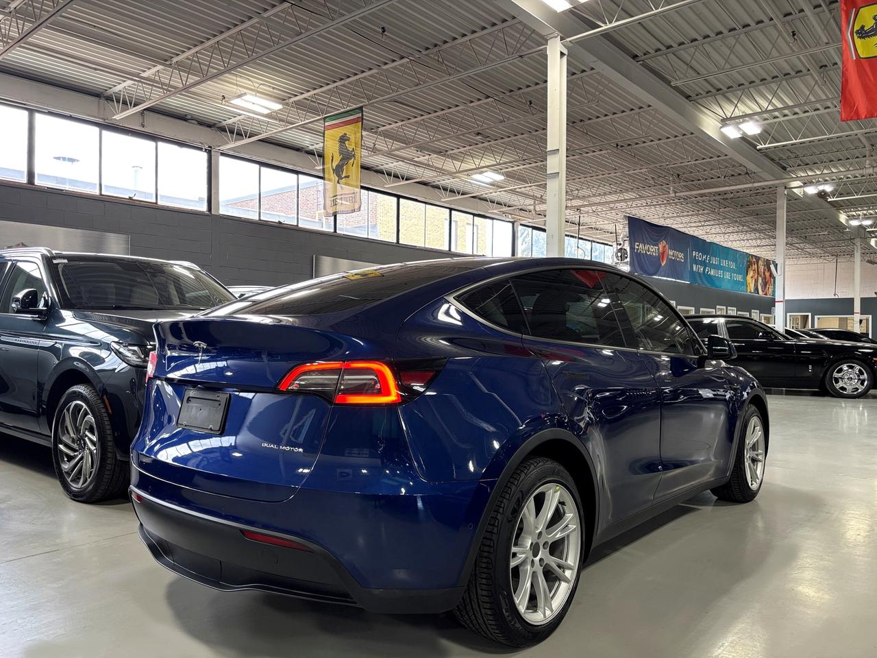 2021 Tesla Model Y Long Range|AWD|AUTOSTEER|NAV|PANOROOF|WOODTRIMS|++ Photo