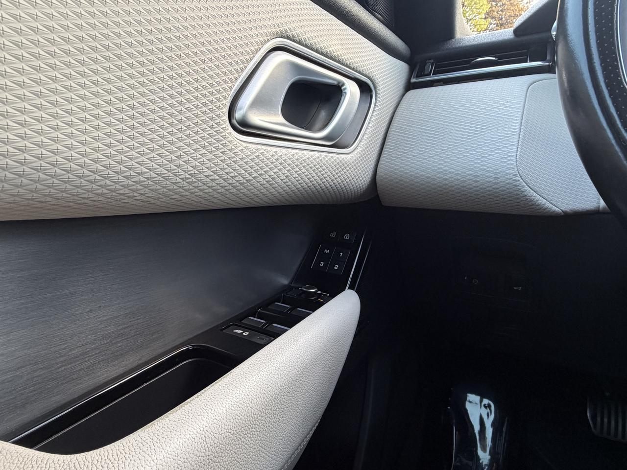 2021 Land Rover Range Rover Velar P340 R-Dynamic S Photo