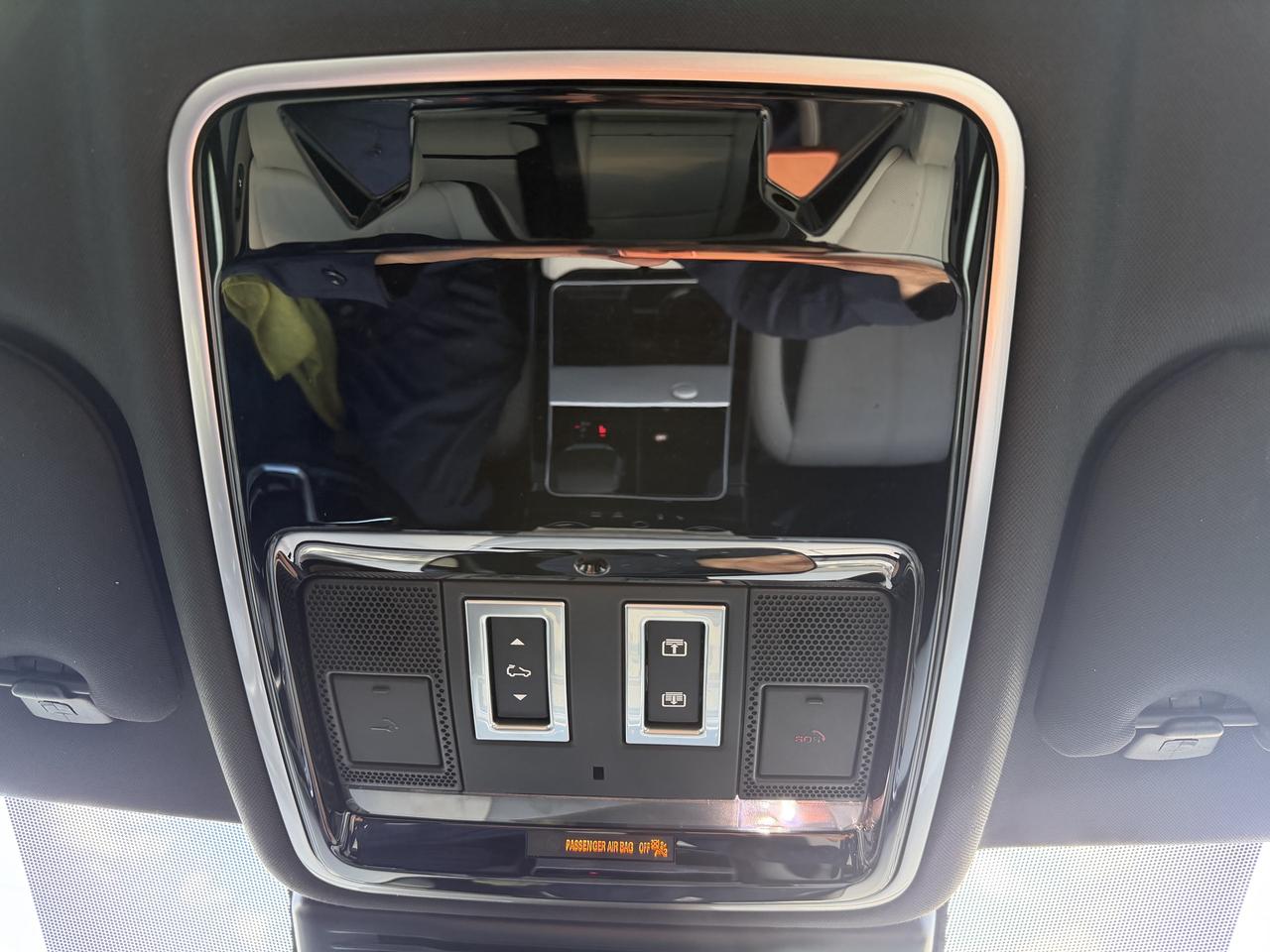 2021 Land Rover Range Rover Velar P340 R-Dynamic S Photo