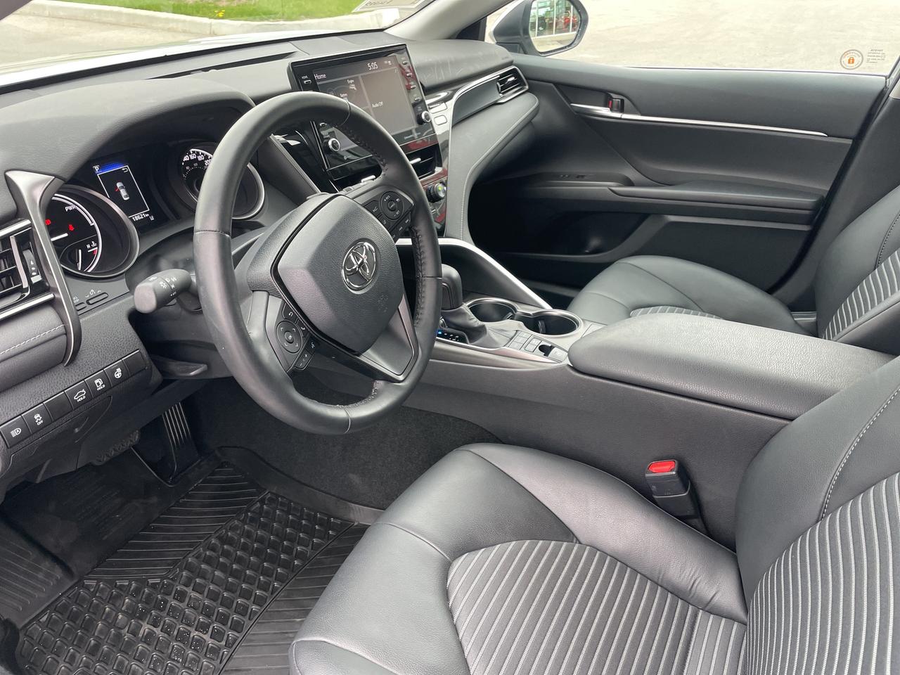 2023 Toyota Camry HYBRID SE Photo