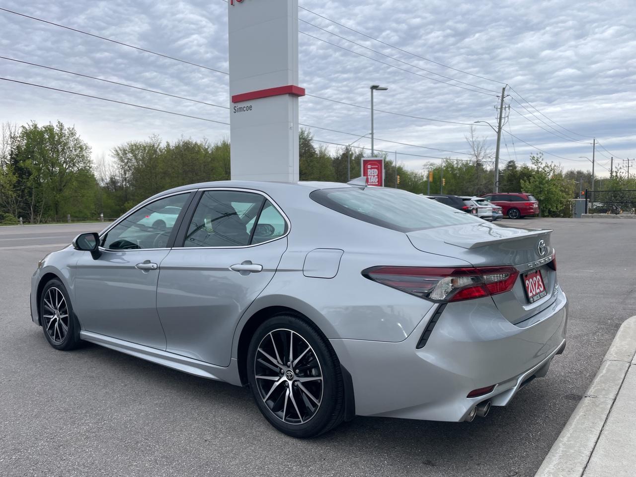 2023 Toyota Camry HYBRID SE Photo